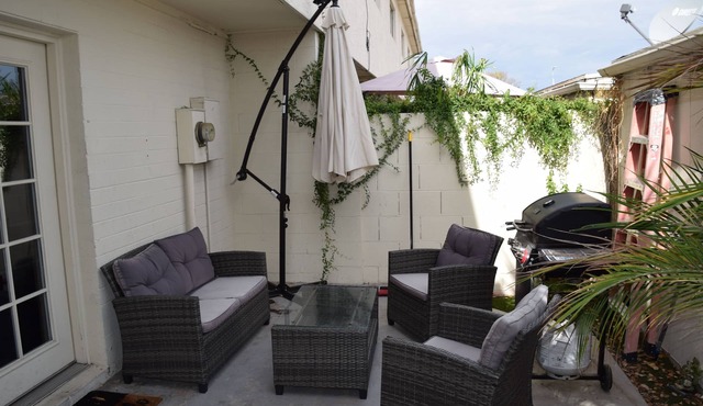 Roomy 3 Bed 2.5 Bath Townhouse Close GCU