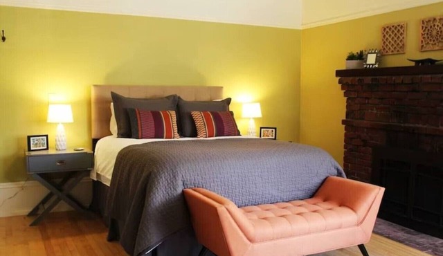 Roomy Studio Walkable to UC Berkeley w/parking in Berkeley