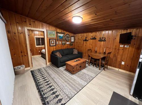 Rustic 1 bd 1 ba Cabin at Waitts Lake Resort