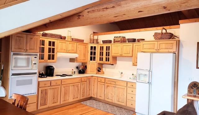 Rustic 1 bedroom, 1 bath, 2 minutes from the West Glacier Park
