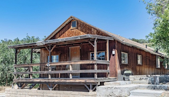 Rustic 5BR Cabin in Glamping Resort w/Firewood for Relaxing Evening