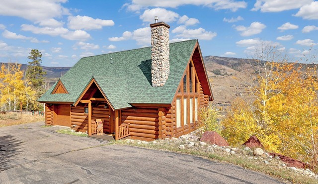 Rustic Mountain Escape with Panoramic Views in Silverthorne