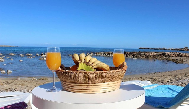 Sandy Steps Beach Front Suite for 3 in Μάλια