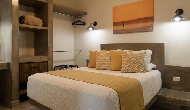 Santa Cruz Suites