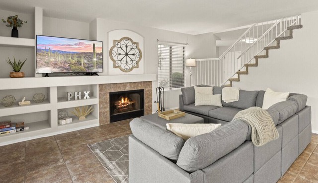 Scottsdale Escape: Luxurious Home with Pool & Spa!!