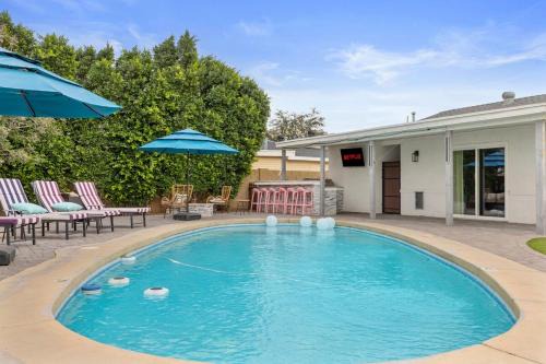 Scottsdale Retreat Pool Spa Fire Pit Games