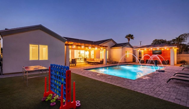 ScottsdaleStays 10BR-6BA-Sleeps 8-40 Multimillion Estate-Big Pool-Spa-Pickleball