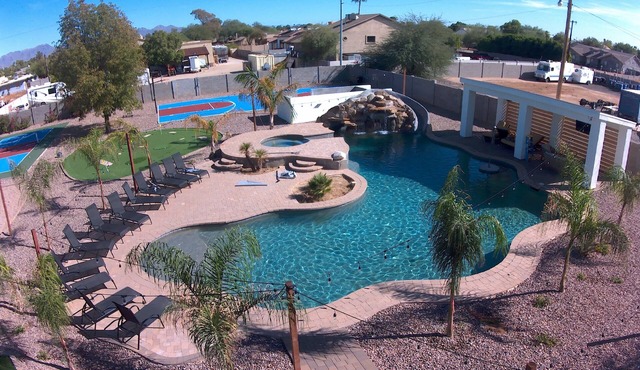ScottsdaleStays Grand Chateau - 12BR Resort Estate - 500K Pool + Courts