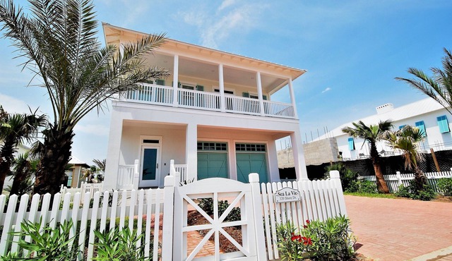 Sea La Vie New private waterfront home w/ dock. Beautiful views of the bay!