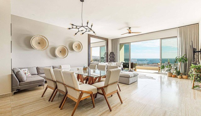 Sea view Apartment in Vista Vela 1 close by Costco.