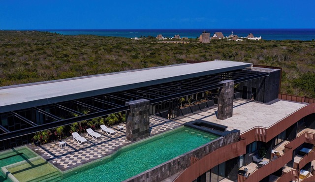 Seascape Tulum Condo, near the beach with a sea-view rooftop and infinity pool