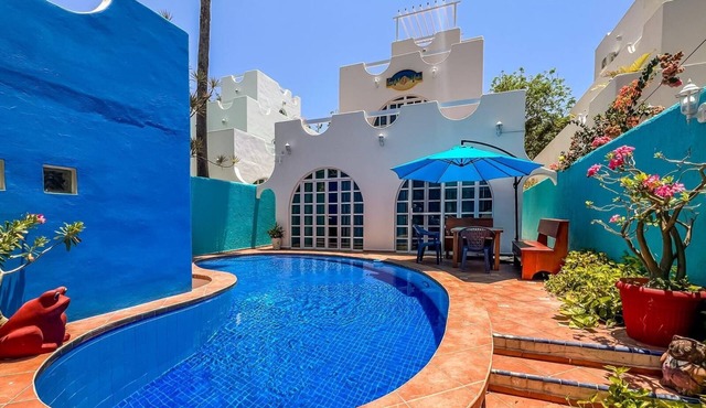 Secluded 4 BR w/Private Pool.