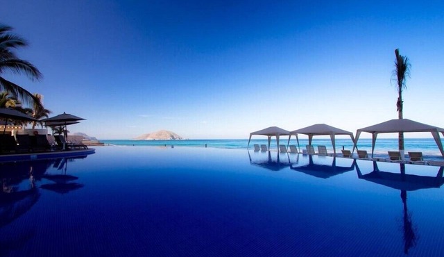 Secluded Junior Suite w Jacuzzi & Pool Ideal for Couple Getaway