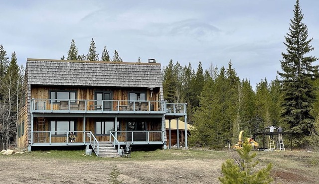 Secluded Off-Grid Cabin with Glacier Park Views and Wall Tents near Polebridge, Montana