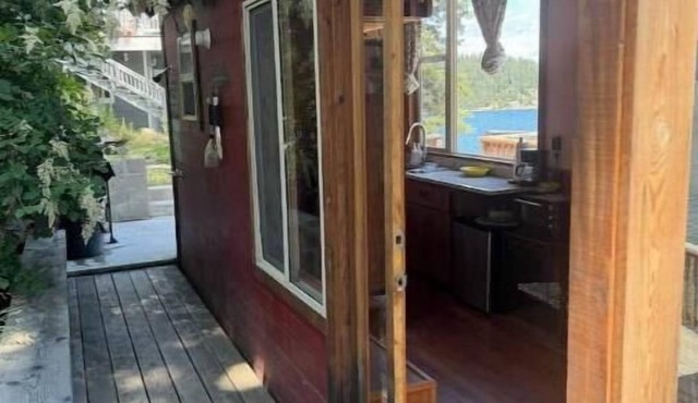 Serene 3-bedroom cabin in Sagle