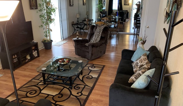 Serene 3 bedroom condo w/2 pools and hot tub near River and Casinos