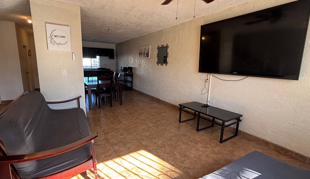 Shoreline Condo 4 Desert Oasis Free Wifi Cool AC
