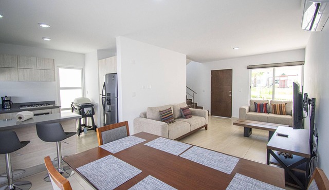 Short or Long Lease Welcome! Modern Rental with Pool & Comfort.