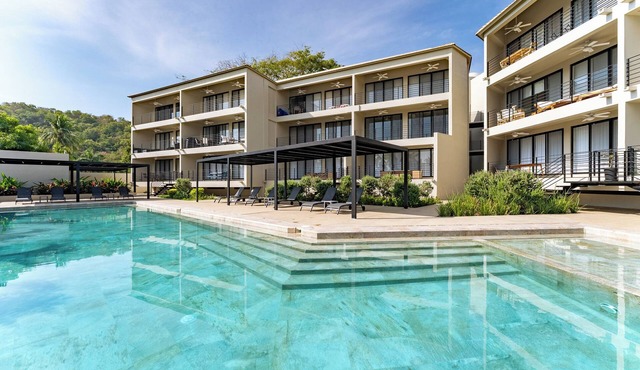 Short Walk to Beach & Town · Pool View · Solana
