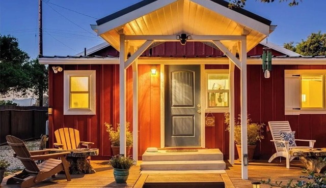 Sky Blue 2Bdrm Guest House | Country Escape | Minutes to Beaches & Wineries