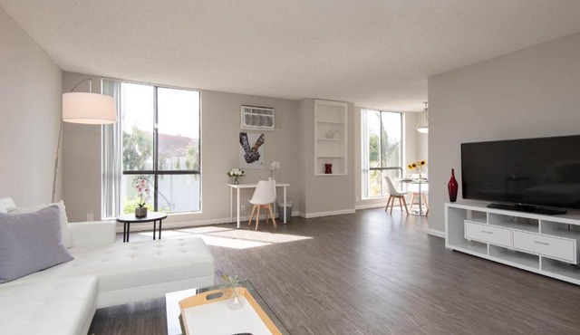 Skyline Palms 1-Bedroom with Roof-Top Pool
