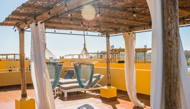 Sleeps 12 PRIVATE ENTERTAINING PATIO and Rooftop Deck Top-bottom 2 Condos