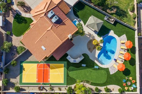 Sleeps 16 Sport Court Heated Pool Putt Putt