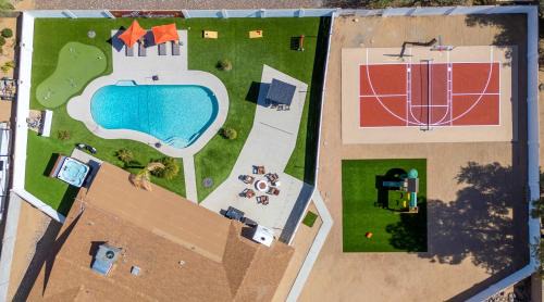 Sleeps 18 Private Pool & Hot Tub Playground