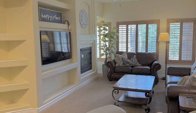 Snowbird dream! Resort-Style Gated, Convenient North Phoenix Condo 2 bed.