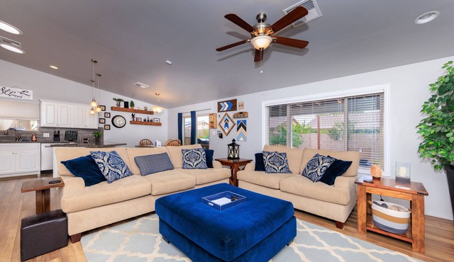 Snowbirds & Families - Large Covered Patio - Pet Friendly - CableTV - Sleeps 6