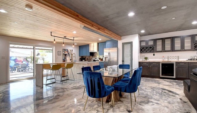So Scottsdale Modern Bungalow w/6 Bdrms!