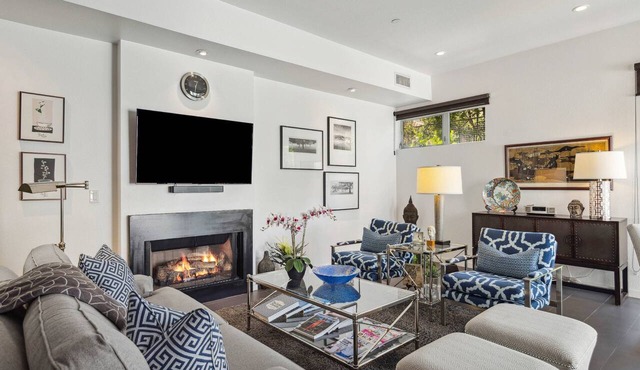 Sophisticated Condo in Canyon Corridor, South Palm Springs