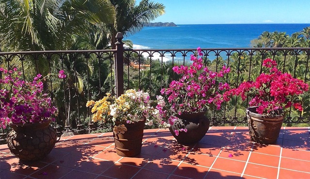 Spacious Luxury Villa - 2 Pools & Ocean Views - Sleeps 16, Perfect for Reunions!