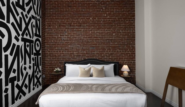 Spacious 1700 sqft New York-Style Suite