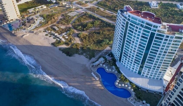Spacious 1BR Condo next to Mazatlan Beach