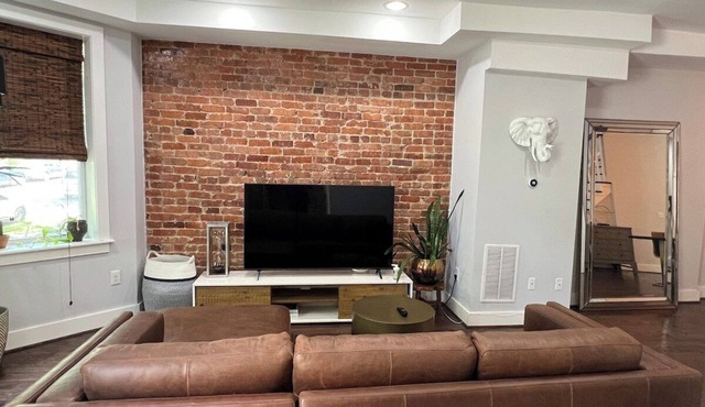 Spacious 3,500+ Sq.Ft Family Haven - Free Parking - 10 Min to National Mall