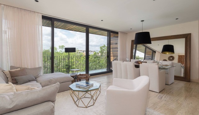 Spacious 3-bedroom Ph with WiFi, AC in lovely Tulum