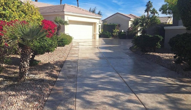 Spacious 3-bedroom home with an unattached Casita on the golf course.