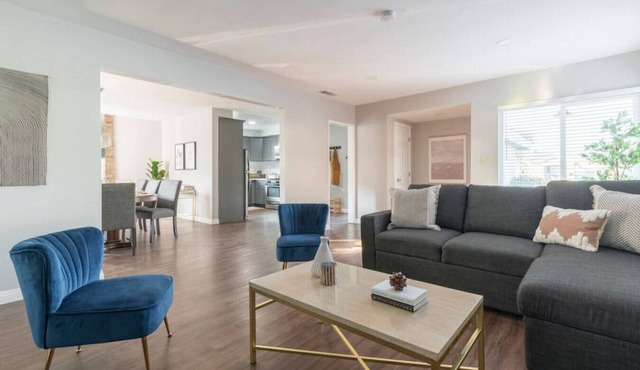 Spacious 3BR/2BA Near LAX and Beaches