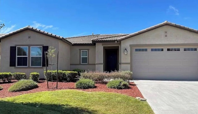 Spacious 4-bedroom house in peaceful Menifee near Wine Country