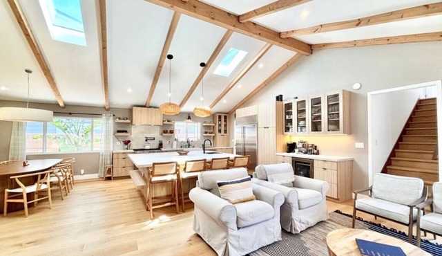 Spacious 4-bedroom house in charming Oxnard Shores at Mandalay Beach