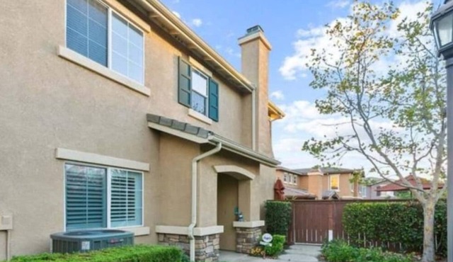 Spacious 4-bedroom townhome with Pool, WiFi, AC in marvelous Murrieta