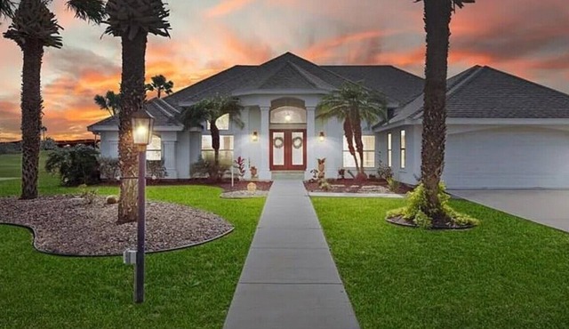 Spacious 4-bedroom home in Laguna Vista w/pool, pickleball, golf course and gym