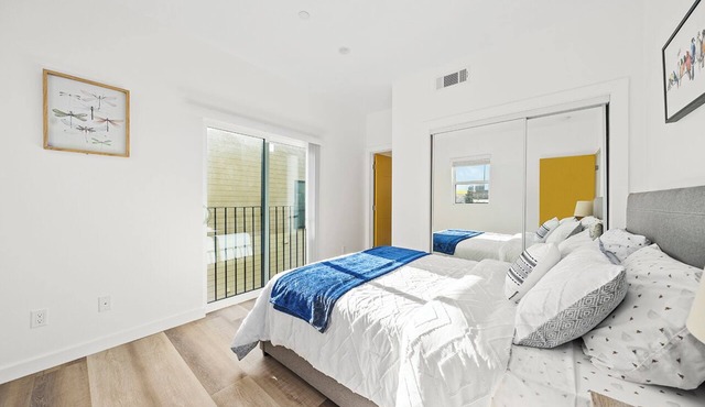 Spacious 4-bedroom 4-baths house in Los Angeles with gated Parking