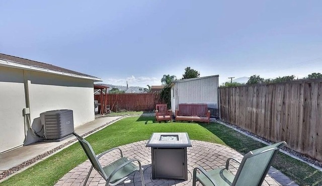 Spacious 5-bedroom house with WiFi and AC in fabulous Spring Valley
