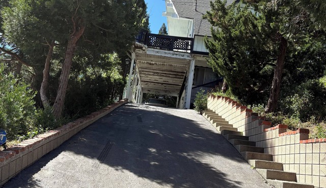 Spacious 5-bedroom chalet in gorgeous Crestline with AC
