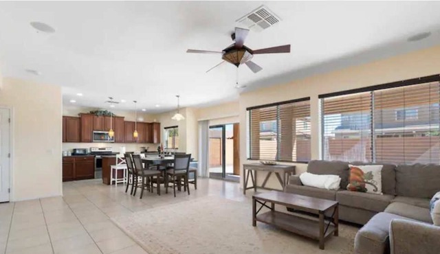 Spacious 5 Bedroom close to Westgate!