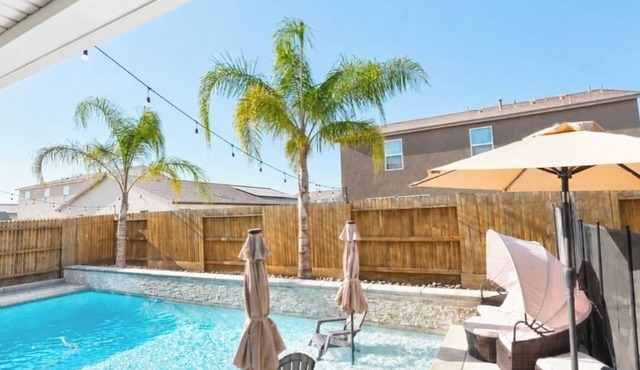 Spacious 5-bedroom house in beautiful Bakersfield with AC