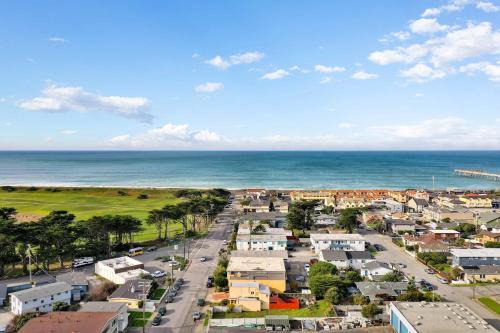 Spacious 5BR Coastal Retreat - 8 Beds Beach & Golf in Pacifica
