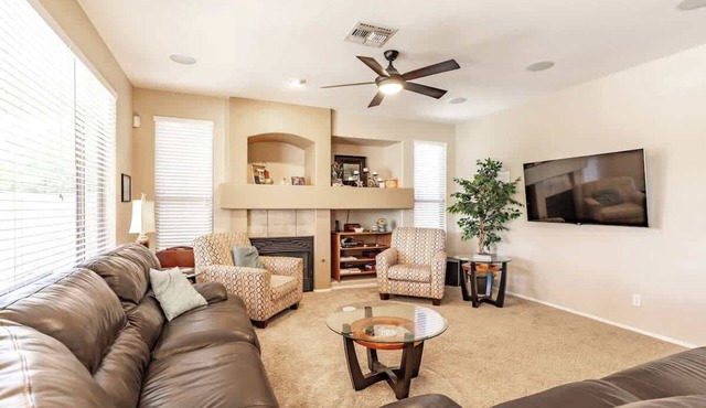 Spacious 6 BR Furnished 30 day rental! Great Pool!